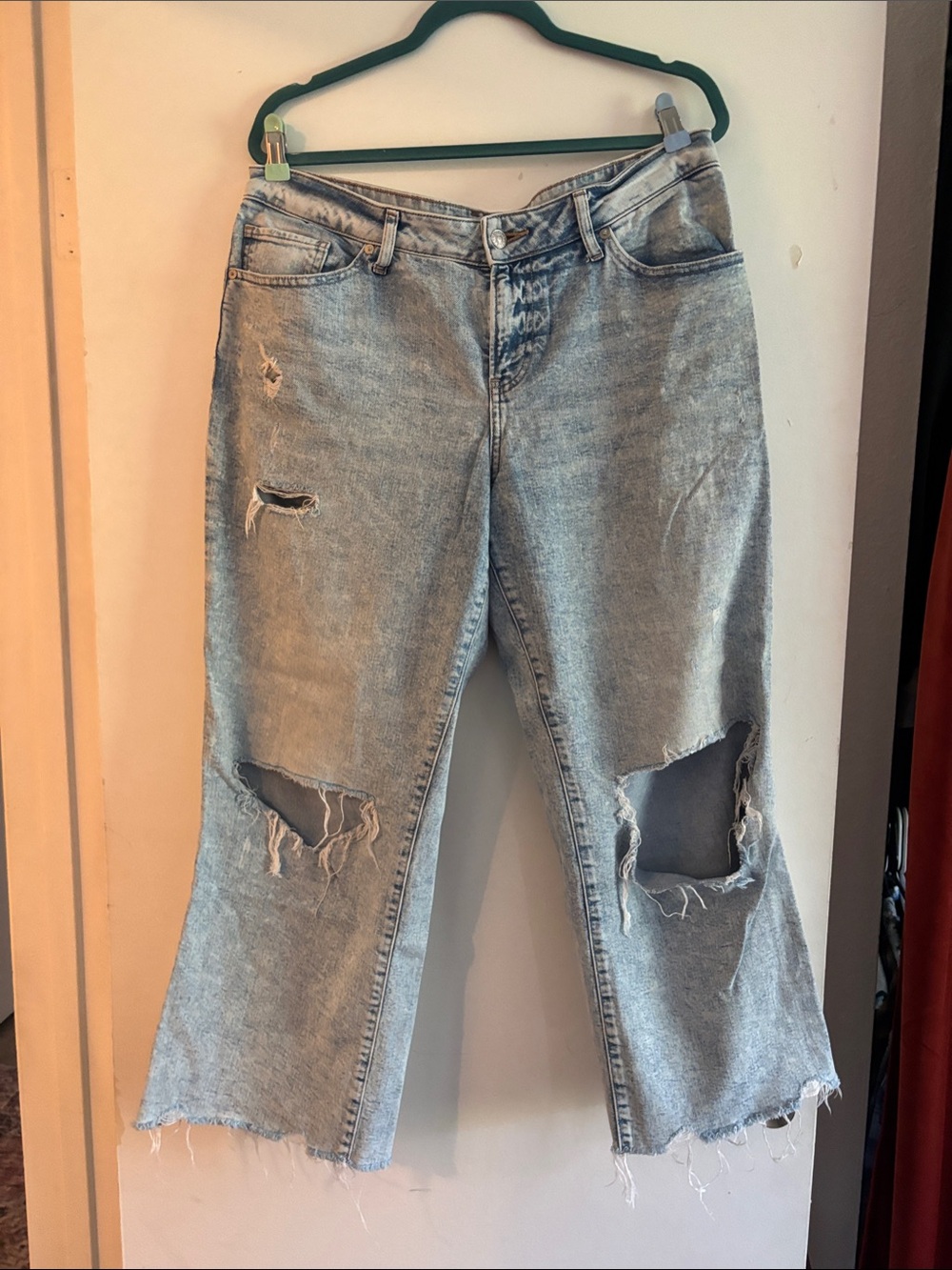 Express 90’s Ankle Boot Lowrise Light Blue Distressed Jeans
